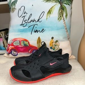 Nike Kid'S 943826-003 Black/Red Sunray Protect 2 Sandals  Size 3Y